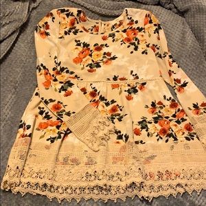 Entro Boutique floral top
